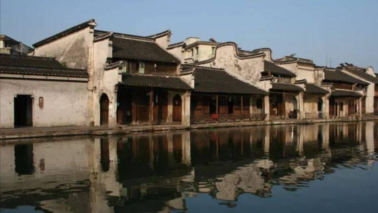 婚姻法 离婚女方有犯罪前科的孩子会判给男方还是女方？